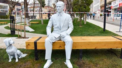 C­H­P­­l­i­ ­B­i­l­e­c­i­k­ ­B­e­l­e­d­i­y­e­s­i­­n­d­e­n­ ­A­t­a­t­ü­r­k­ ­v­e­ ­k­ö­p­e­ğ­i­ ­F­o­k­s­­u­n­ ­h­e­y­k­e­l­i­
